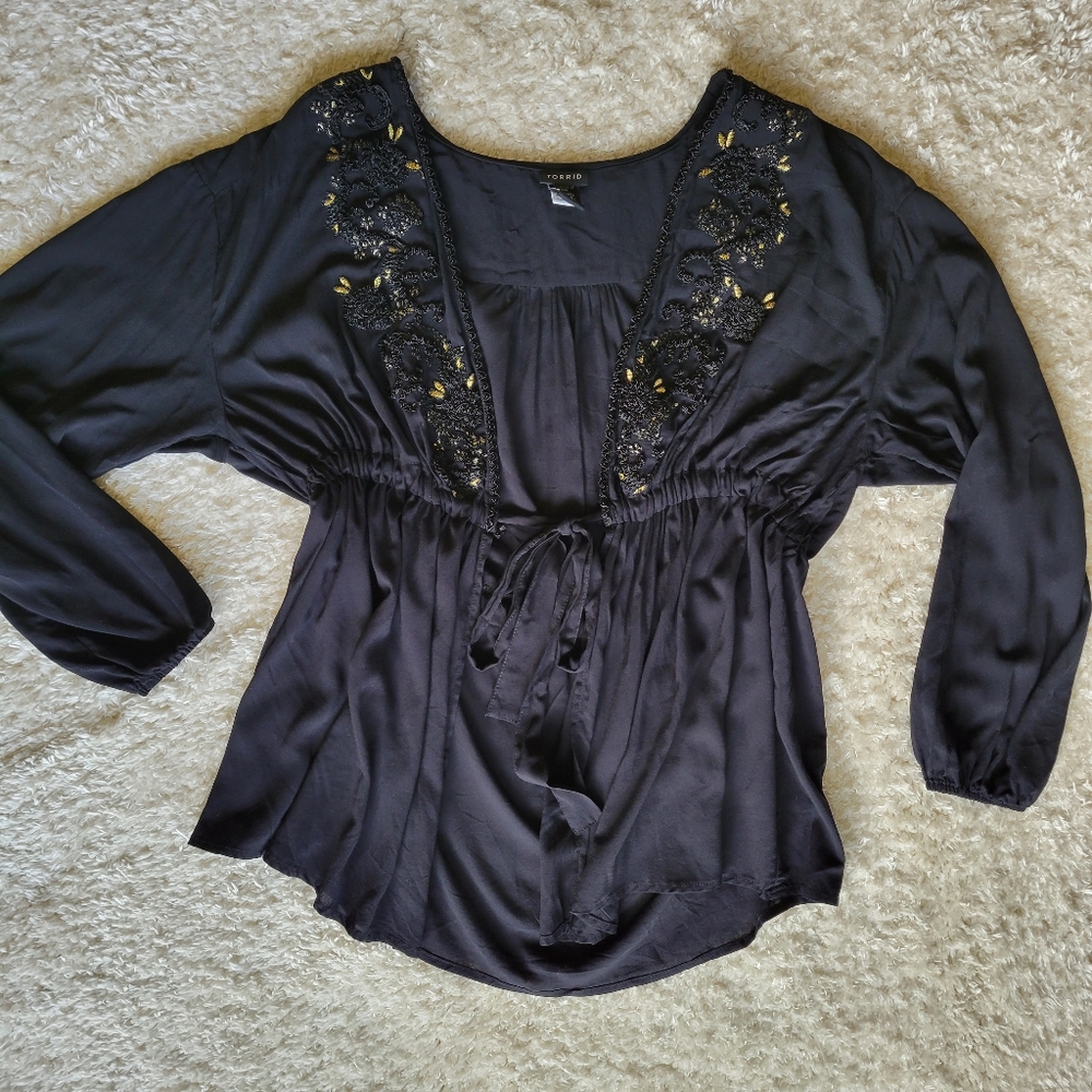 Torrid self-tie duster with black and gold embroidered Challis size 0 - Picture 5 of 11